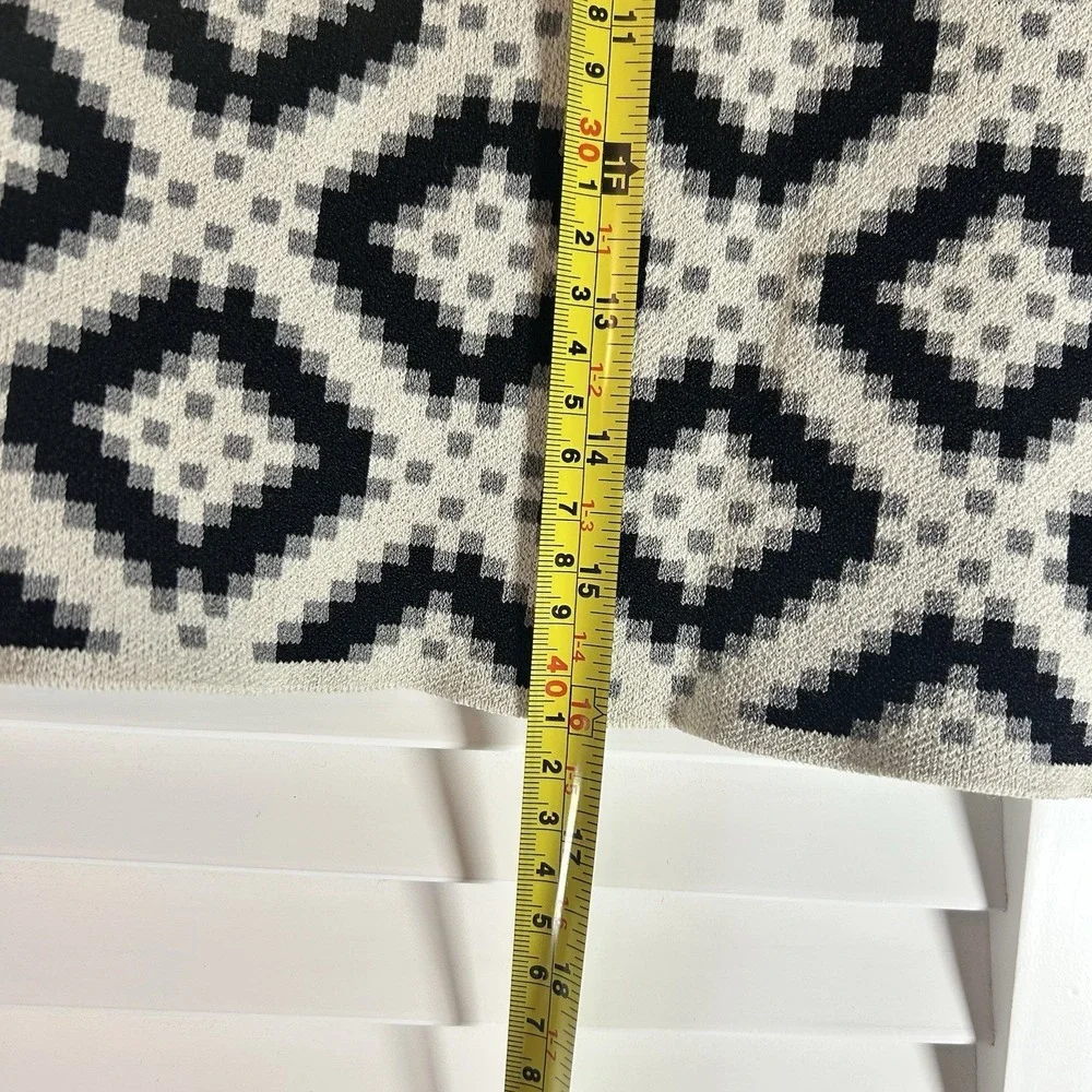 Rachel Roy Stretchy Mini skirt Black/gray/white Funky Geometric Print Sz Large